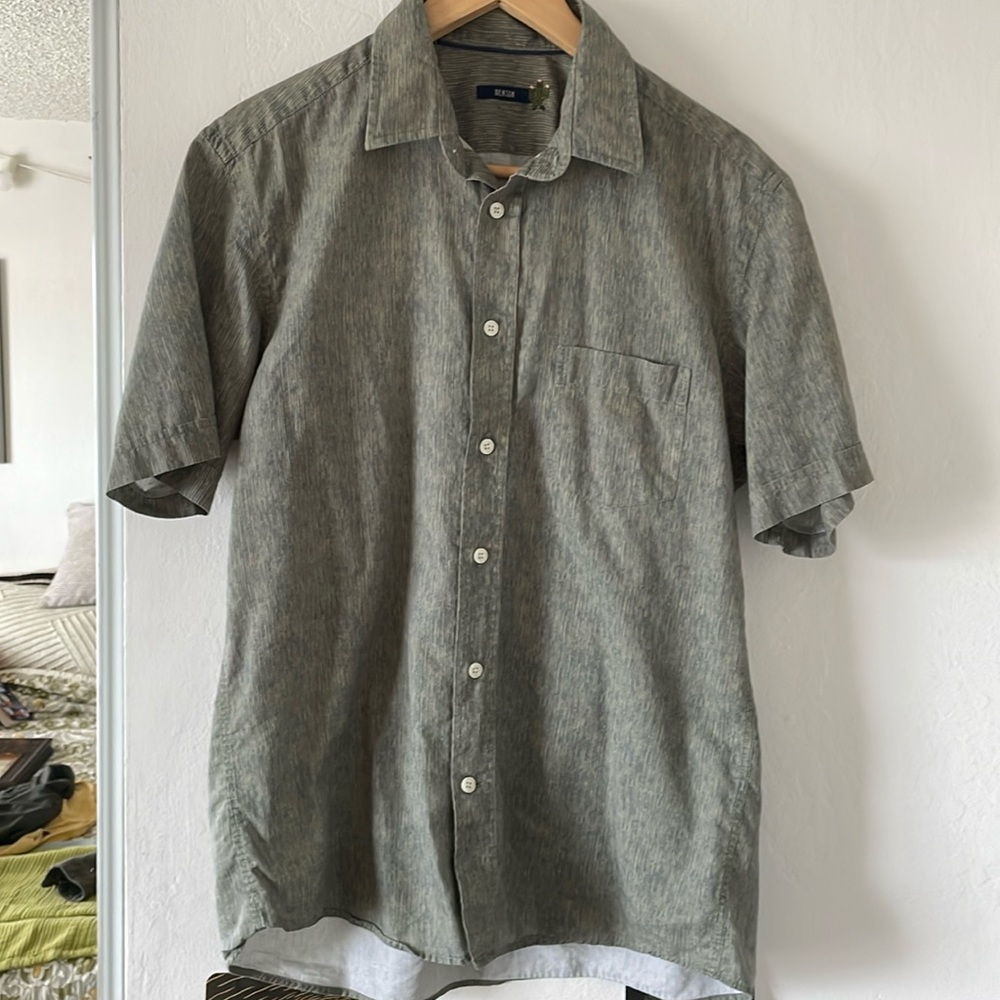 Benson, men’s M button down short sleeve shirt.